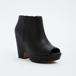 Torrid Black Peep Toe Wedges Sz 9W